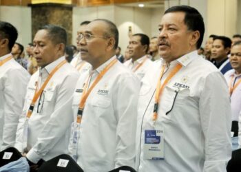 Bupati Simalungun Anton Achmad Saragih (berkacamata) bersama sejumlah Kdh dalam musyawarah pemilihan Pimpinan APKASI.(simantab/ist)
