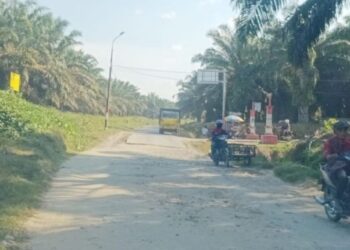 Kondisi jalan berstatus jalan kabupaten menuju kantor Pangulu Nagori Bandar Malela.(simantab/putra purba)