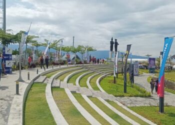 Ruang Terbuka Publik atau dikenal juga Pantai Bebas Parapat.(simantab/putra purba)