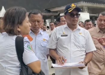 Plh Kadis Perhubungan Kota Pematangsiantar, Alwi Andrian Lumban Gaol (pakai topi)(simantab/putra purba)