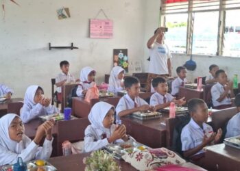 Pelaksanaan program MBG di SD Negeri 096135 Rambung Merah, Nagori Pematang Simalungun, Kecamatan Siantar, Kabupaten Simalungun.(Simantab/ist)