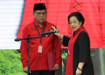 Hasto Kristiyanto dilantik kembali sebagai Sekjen PDIP oleh Ketum PDIP Megawati Soekarnoputri.(simantab/ist)
