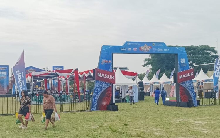 Lapangan Farel Pasaribu (Lapangan Horbo) yang baru selesai direvitalisasi untuk kebutuhan olahraga, kini digunakan sebagai tempat berlangsungnya perayaan HUT RI ke-80 oleh Bank Indonesia, 15 hingga 17 Agustus 2025.(Simantab/Ronal Sibuea)