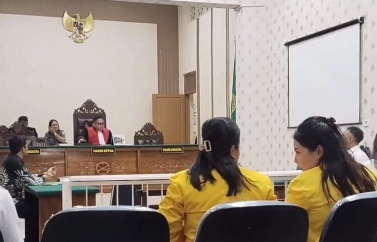 Suasana sidang praperadilan (prapid) yang dimohon oleh Julham Situmorang, Eks Kepala Dinas (Kadis) Perhubungan Kota Pematangsiantar, digelar pada Rabu (20/8/2025) di Ruang Sidang PN Pematangsiantar, dipimpin oleh hakim tunggal Tigor Hamonangan Napitupulu.(Simantab/Putra Purba)