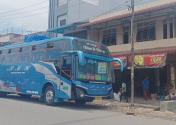 Sejumlah perusahaan otobus (PO) di Pematangsiantar, kini melarang sopirnya memutar musik karena ketakutan tagihan royalti lagu yang memberatkan.(Simantab/Putra Purba)