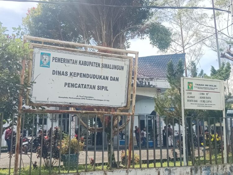 Kantor Disdukcapil Kabupaten Simalungun.(Simantab/Putra Purba)