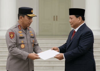 Kapolri Listyo Sigit menerima sepucuk surat dari Presiden Prabowo di Istana Negara.(Simantab/ist)