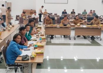 Pelaksanaan RDP terkait pembatalan NJOP 1000 persen di ruang Gedung Serbaguna Pemko Pematangsiantar.(Simantab/Ronal Sibuea)