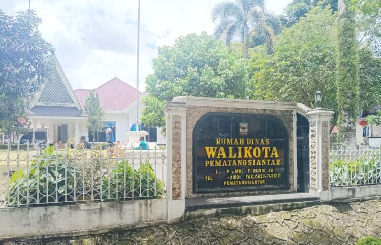 Rumah dinas Wali Kota Pematangsiantar di jalan Kapten MH Sitorus No 18, Kelurahan Teladan, Kecamatan Siantar Barat, Kota Pematangsiantar.(Simantab/Putra Purba)