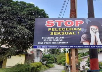 Spanduk STOP PELECEHAN SEKSUAL di Jalan Dataran Tinggi, Kelurahan Siopat Suhu, Kecamatan Siantar Timur, Pematangsiantar.(Simantab/Ronal Sibuea)