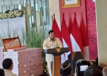 Presiden Prabowo Subianto menyampaikan pidato dalam acara penyerahan uang pengganti kerugian negara terkait kasus korupsi ekspor CPO yang digelar di Gedung Kejaksaan Agung, Jakarta Selatan.(Simantab/ist)