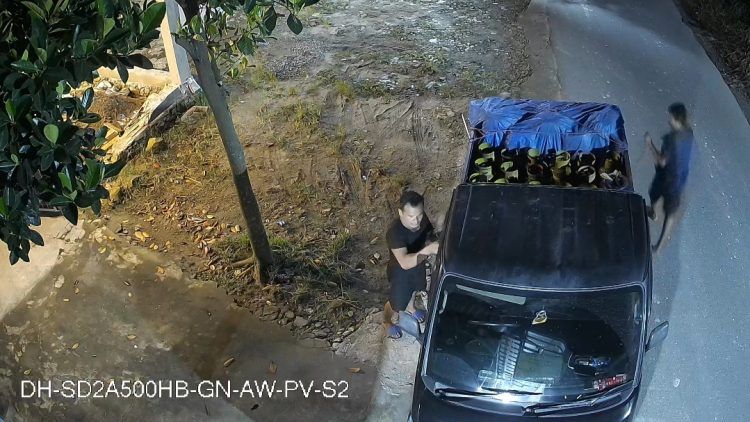 Tangkapan layar CCTV aksi pencurian tabung gas menggunakan pickup.(Simantab/ist)