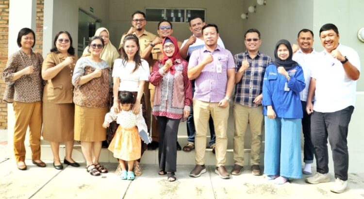 TP PKK Simalungun berkunjung ke PT Suri Tani Pemuka di Kecamatan Panei.(Simantab/ist)