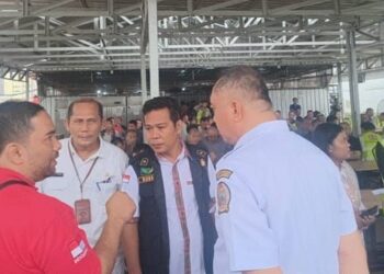 Tim gabungan dari Kemnaker, Disnaker Simalungun, dan aparat pengawasan ketenagakerjaan berdialog dengan pihak perusahaan di kawasan KEK Sei Mangkei, terkait proses penertiban dan penyelesaian izin kerja bagi 94 TKA yang tidak memiliki dokumen resmi.(Simantab/ist)