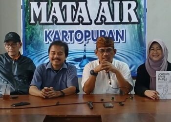 Rafli Harun, Roy Suryo, M Taufiq dan Dokter Tifa, saat ditemui di Gedung Umat Islam Solo.(Simantab/ist)