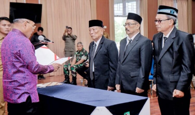 Bupati Simalungun Anton Achmad Saragih melantik Pengurus Baznas Simalungun 2023–2028.(Simantab/ist)