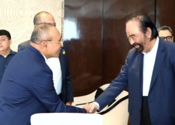 Bupati Simalungun Anton Ahmad Saragih dan Ketua Umum Partai NasDem Surya Paloh.(Simantab/ist)