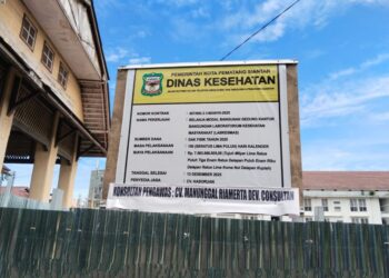 Proyek pembangunan Laboratorium Kesehatan Masyarakat (Labkesmas) di Jalan Sutomo, Pematangsiantar. Proyek senilai Rp7,9 miliar yang bersumber dari DAK Fisik APBD 2025.(Simantab/Putra Purba)