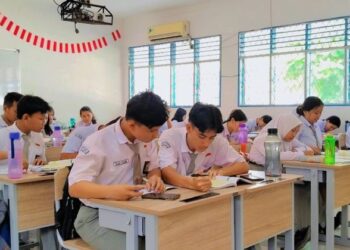 Suasana belajar di salah satu kelas SMA Negeri 3 Kota Pematangsiantar.(Simantab/Putra Purba)