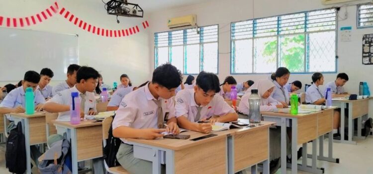 Suasana belajar di salah satu kelas SMA Negeri 3 Kota Pematangsiantar.(Simantab/Putra Purba)