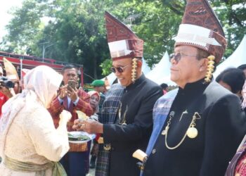 Bupati Simalungun Anton Achmad Saragih dan Wali Kota Pematangsiantar Wesly Silalahi.(Simantab/ist)