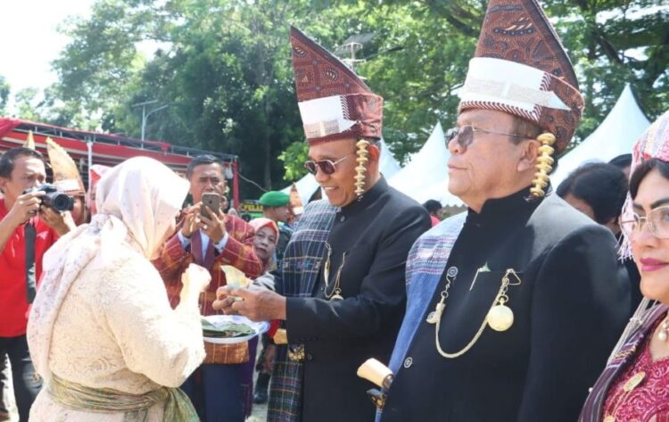 Bupati Simalungun Anton Achmad Saragih dan Wali Kota Pematangsiantar Wesly Silalahi.(Simantab/ist)