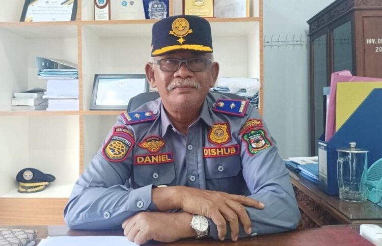 Kadishub Pematangsiantar, Daniel Hamonangan Siregar saat dijumpai di ruangan kerjanya.(Simantab/Putra Purba)