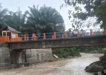 Kondisi jembatan Bah Hilang, Desa Dolok Hantaran, Huta Sidomulyo Tengah, Kecamatan Siantar, Kabupaten Simalungun penghubung tiga nagori yang telah rampung dibangun dengan pondasi dan struktur yang diperkuat.(Simantab/Putra Purba)