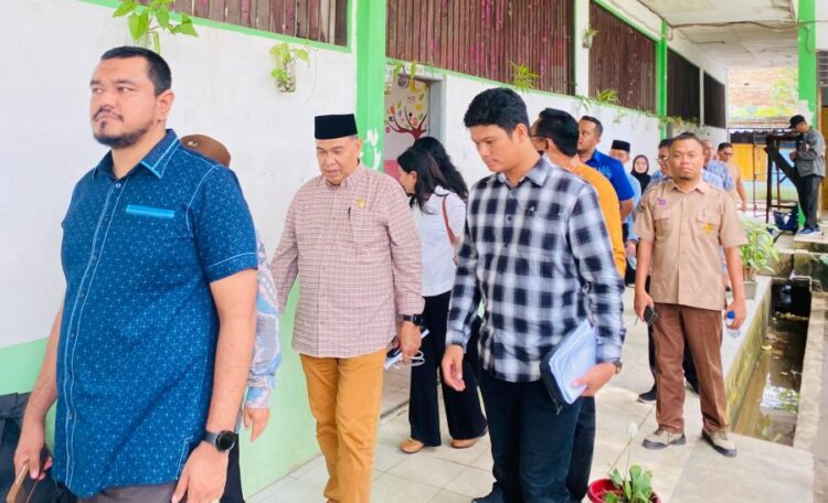 Komisi E DPRD Sumatera Utara melakukan kunjungan kerja ke SMA Negeri 5 Kota Pematangsiantar, yang bertujuan penyelesaian relokasi yang sedang bersengketa, Kamis (4/12/2025) lalu.(Simantab/Putra Purba)